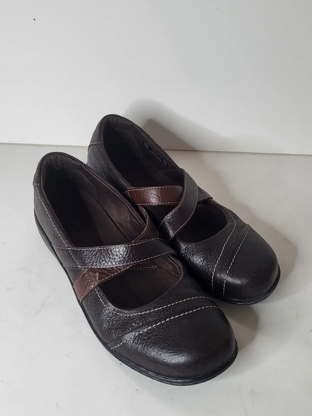 Clarks Women's Brown Leather Mary Jane Flats with Contrast Strap